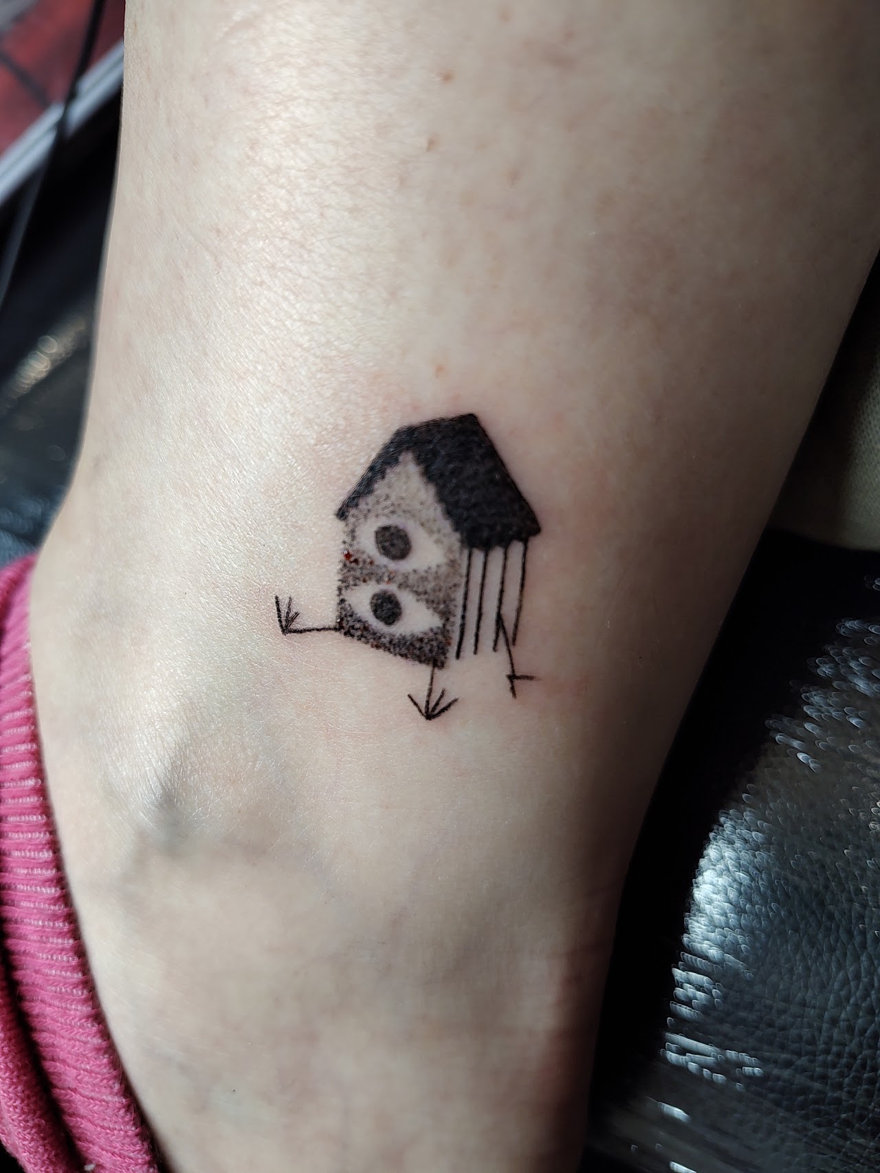 Tatuaje de línea fina de un conejo