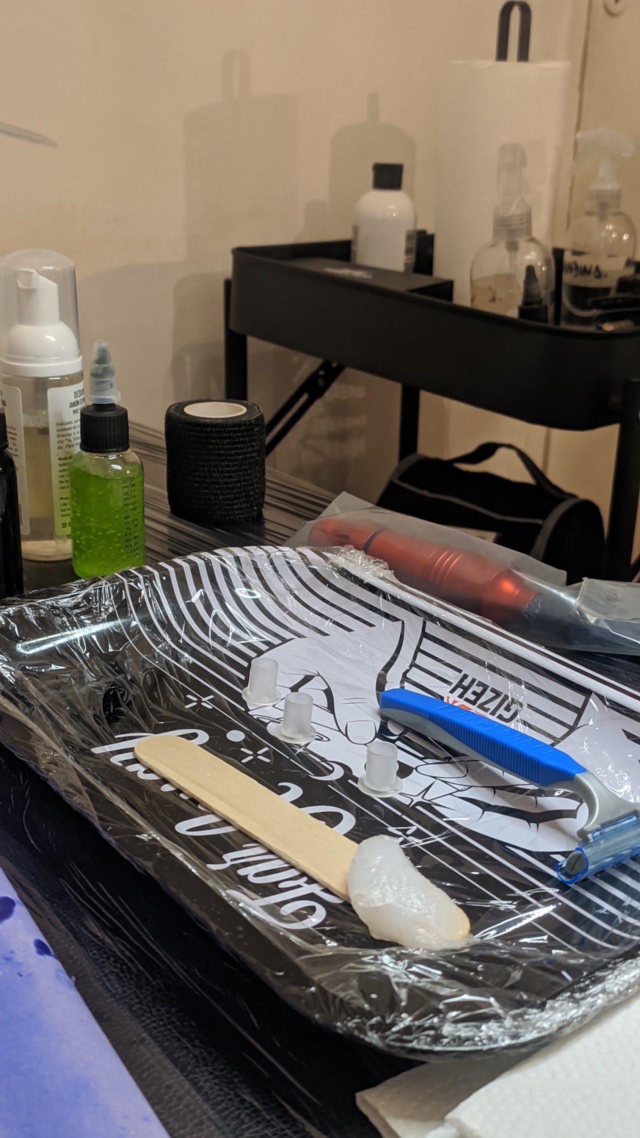 Set de higiene y materiales del estudio The Core